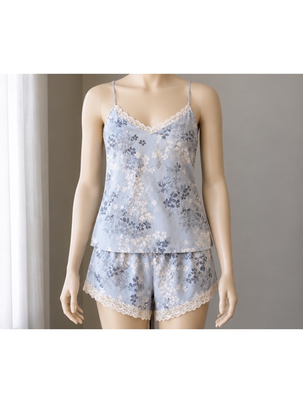 Splendid Women’s L Pajama Set Blue Floral Satin Cami Shorts Lace Trim Sleepwear